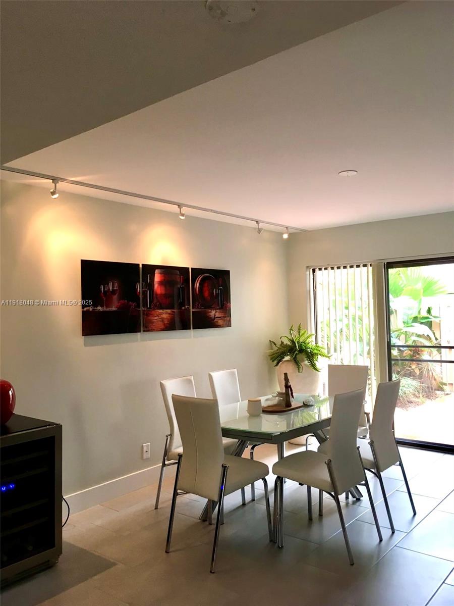 614 Executive Center Dr # 104