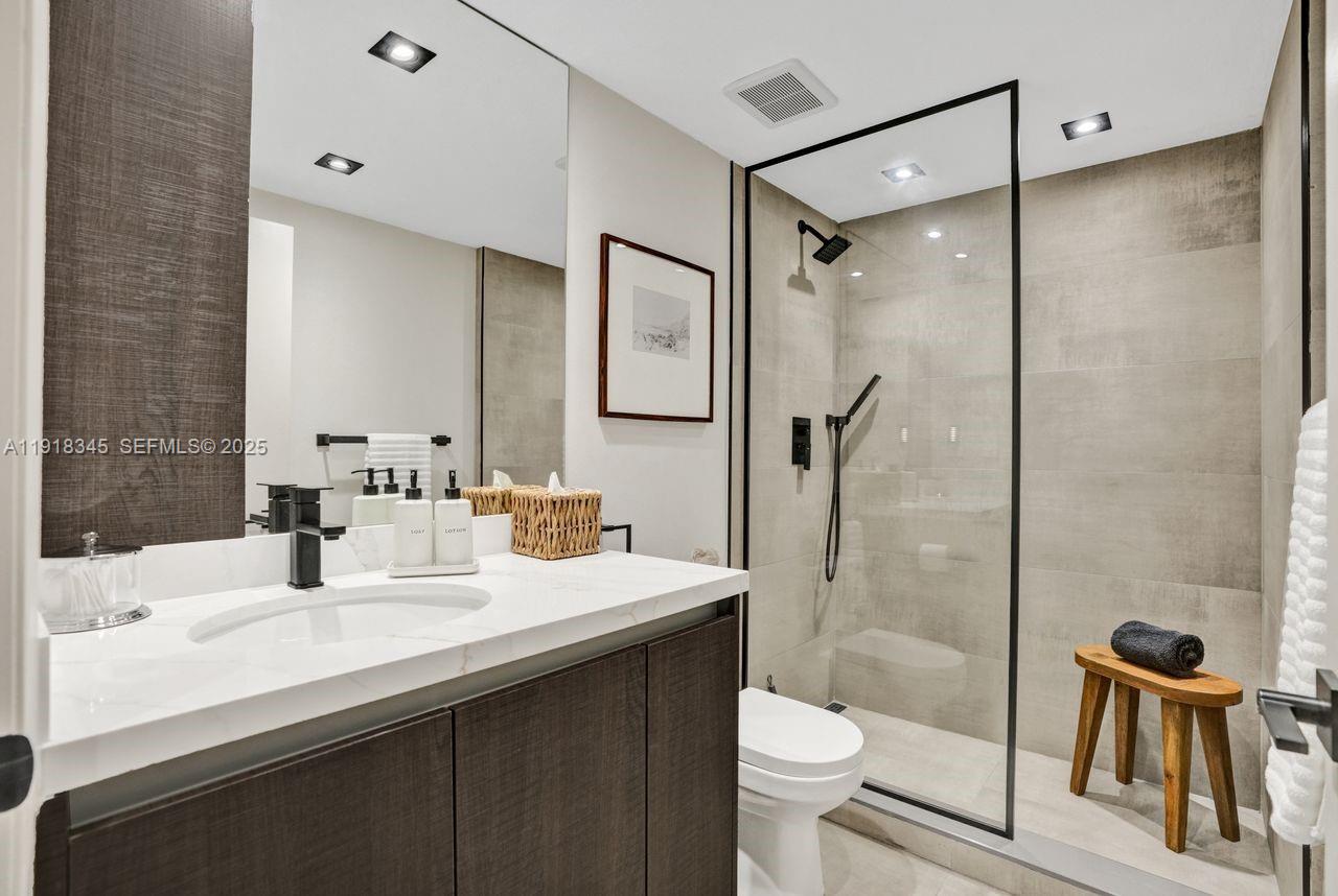 18100 N Bay Rd # 909