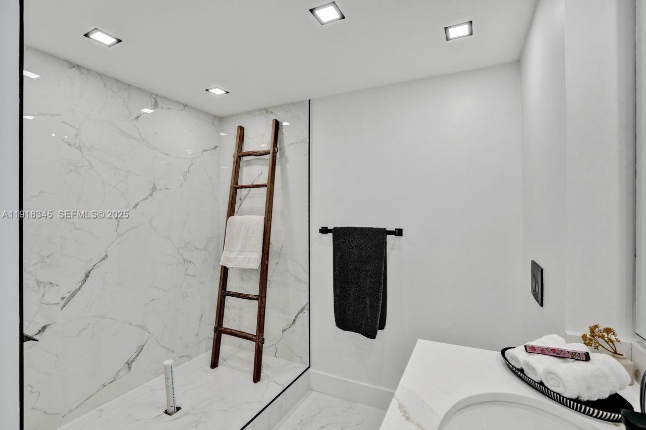 18100 N Bay Rd # 909