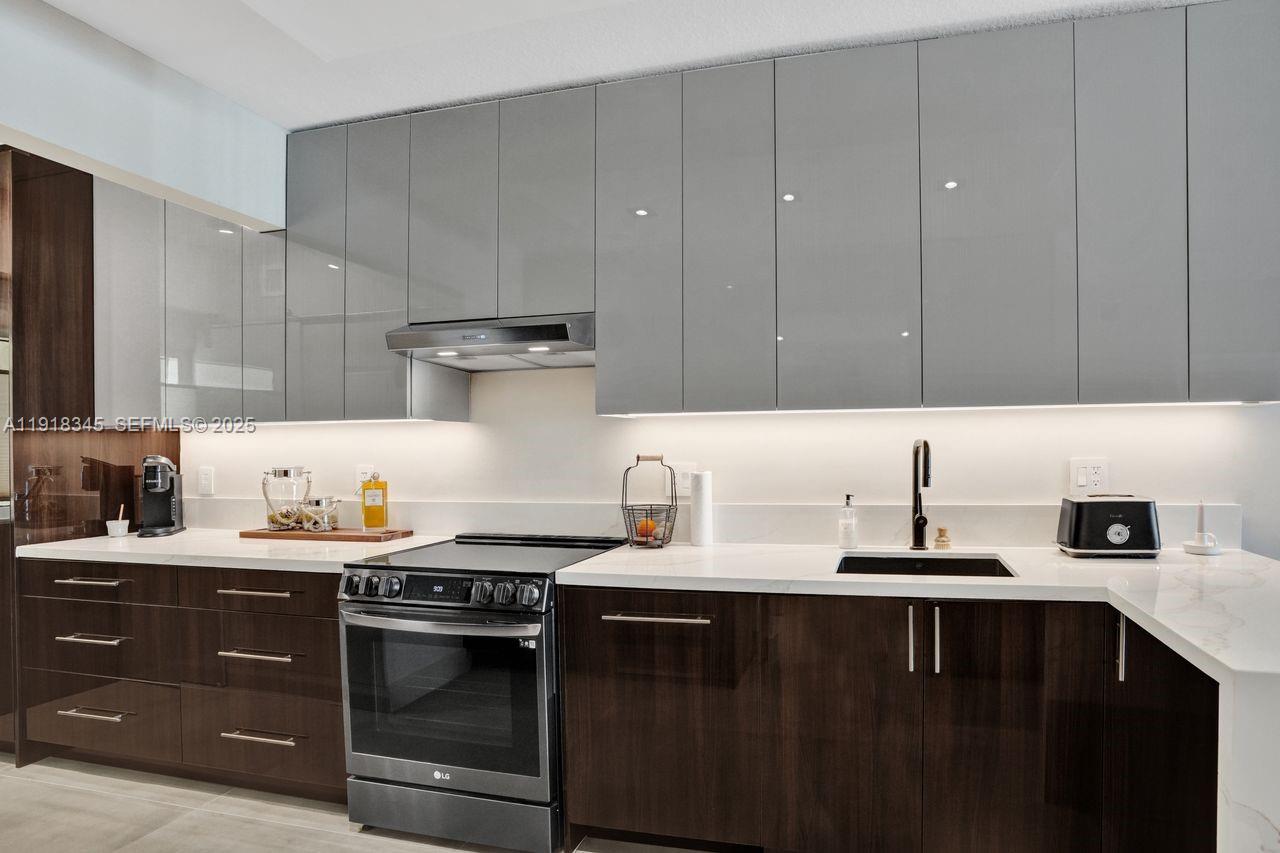 18100 N Bay Rd # 909