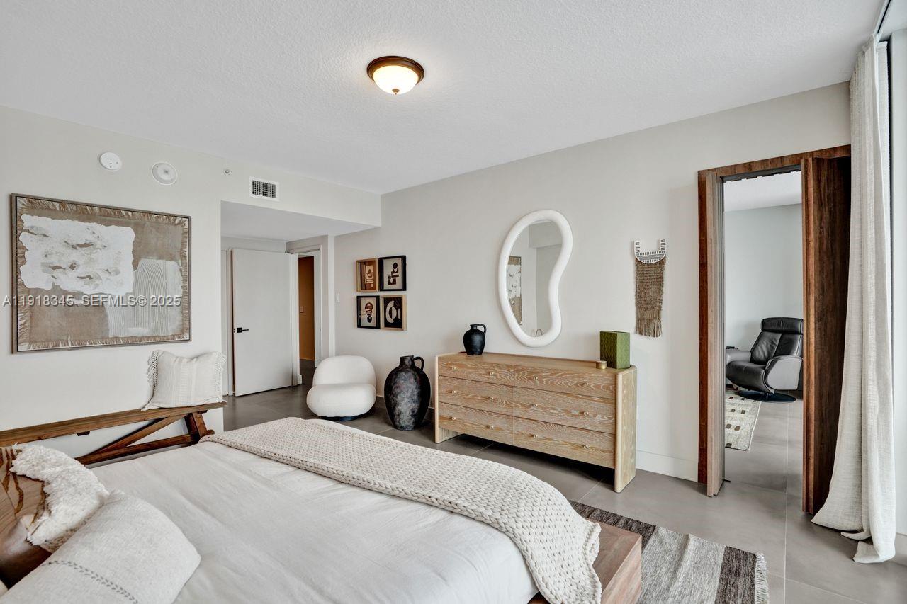 18100 N Bay Rd # 909