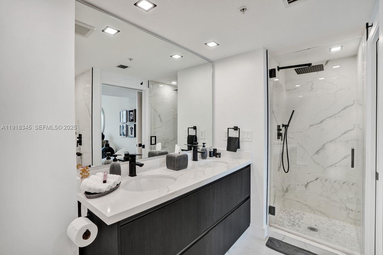 18100 N Bay Rd # 909