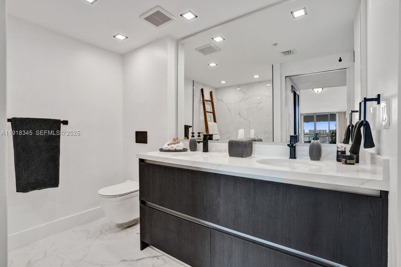 18100 N Bay Rd # 909