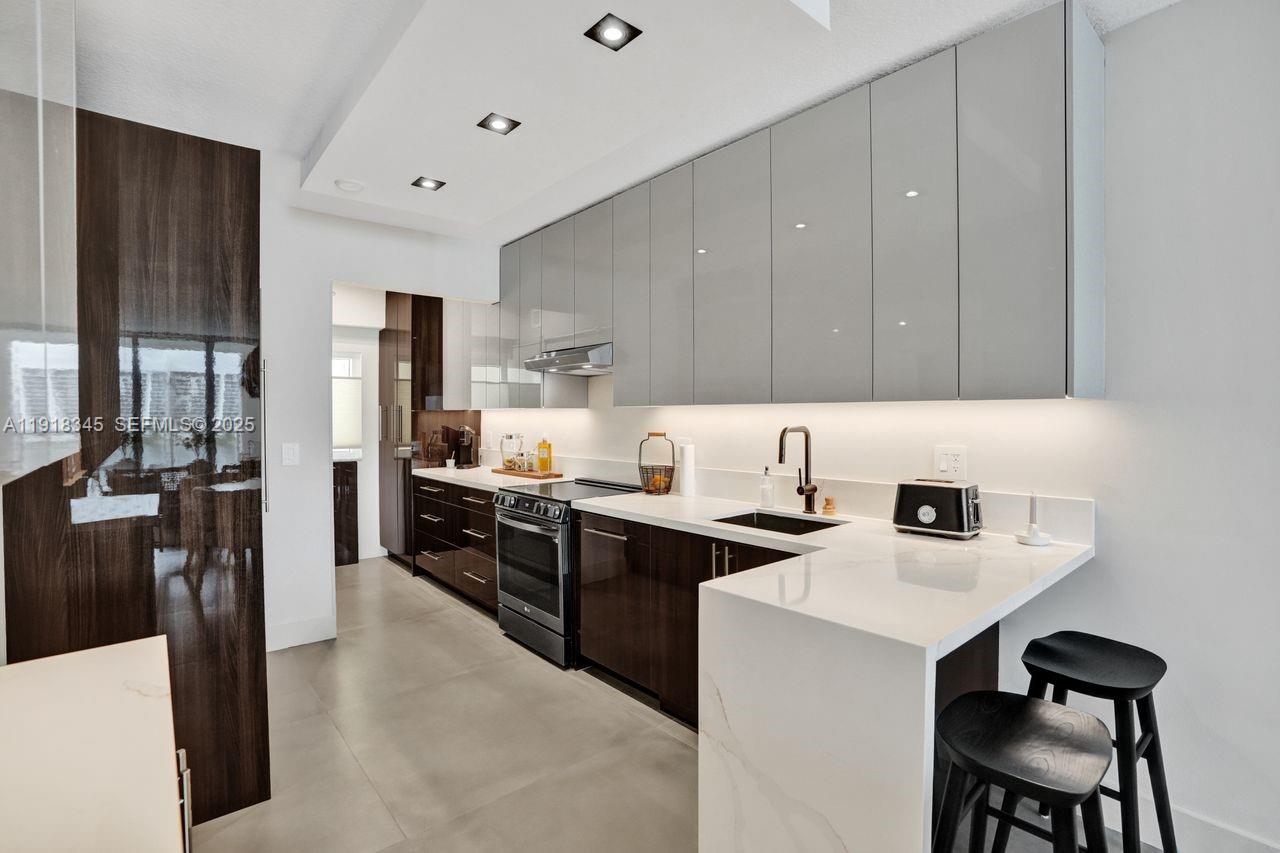 18100 N Bay Rd # 909