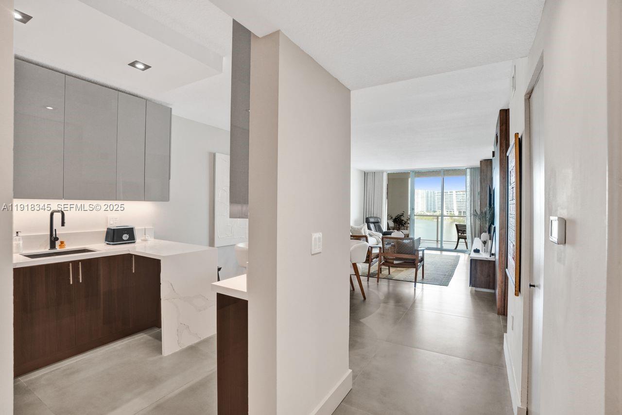 18100 N Bay Rd # 909