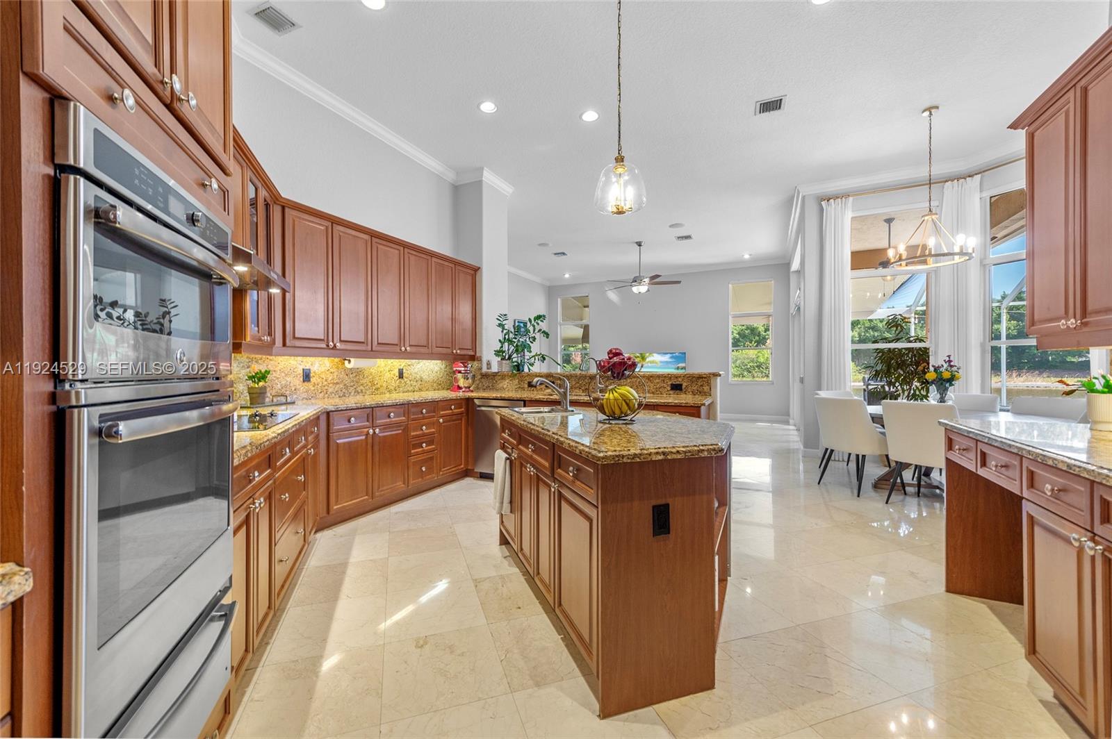 1470 Victoria Isle Dr