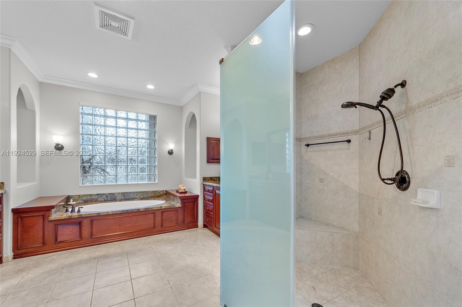 1470 Victoria Isle Dr