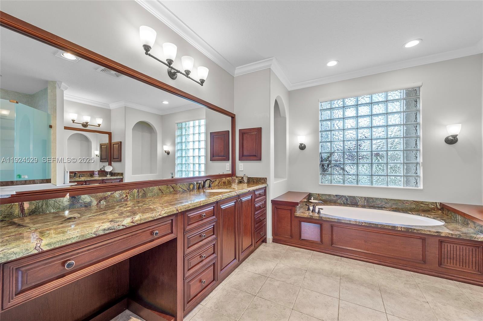 1470 Victoria Isle Dr