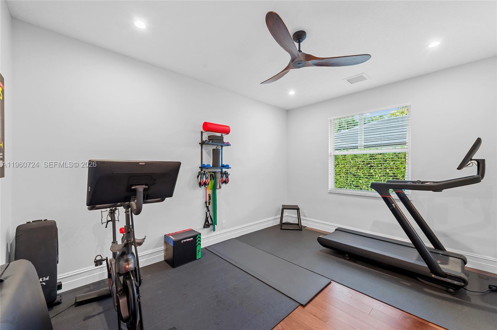 2567 Montclaire Cir