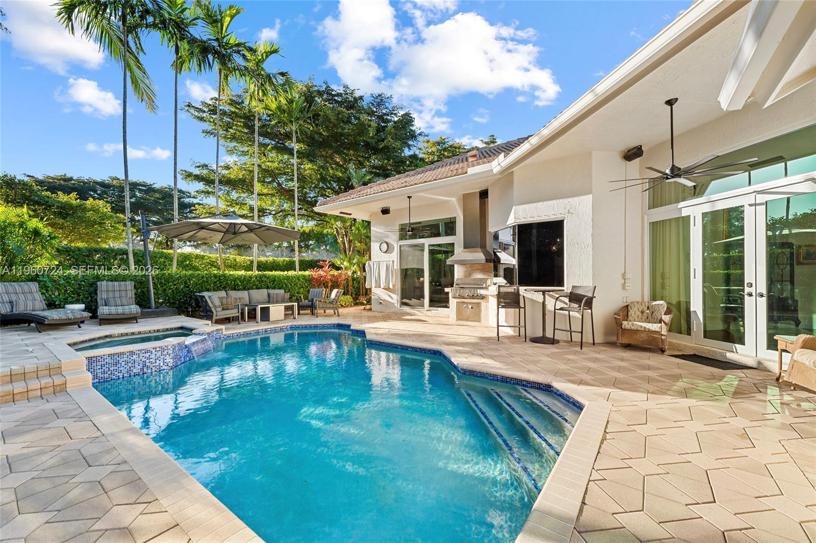 2567 Montclaire Cir