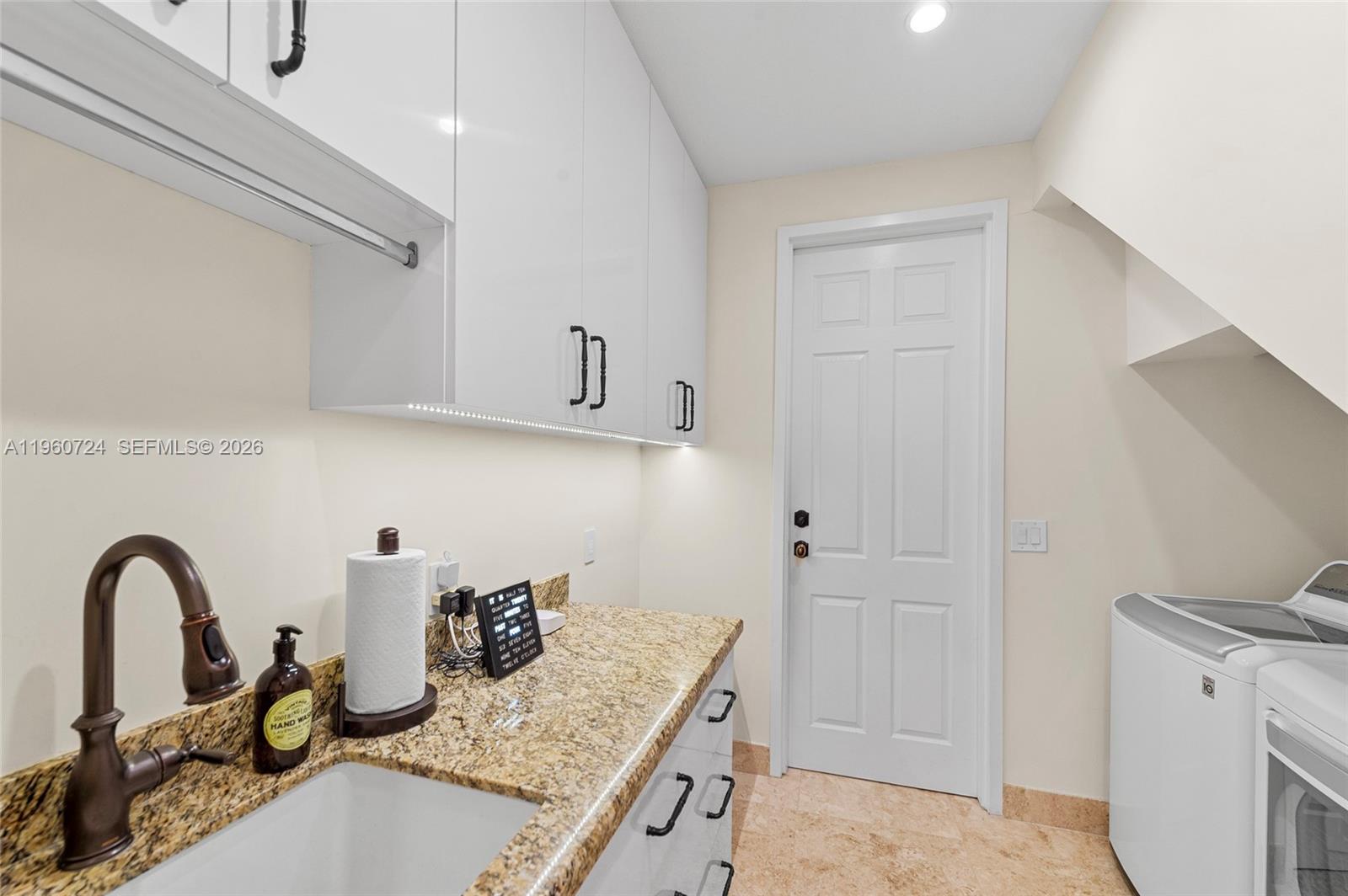 2567 Montclaire Cir