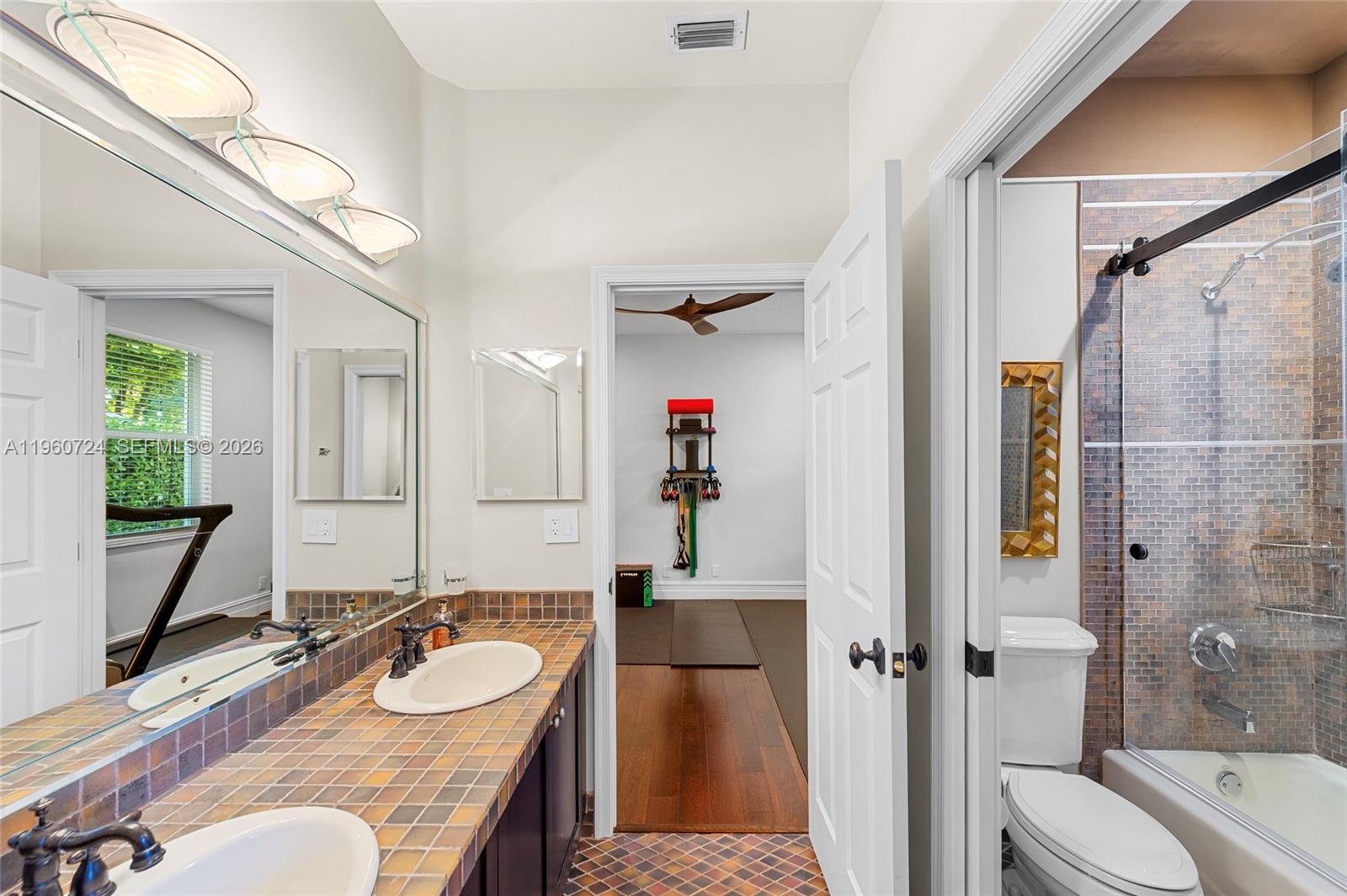 2567 Montclaire Cir