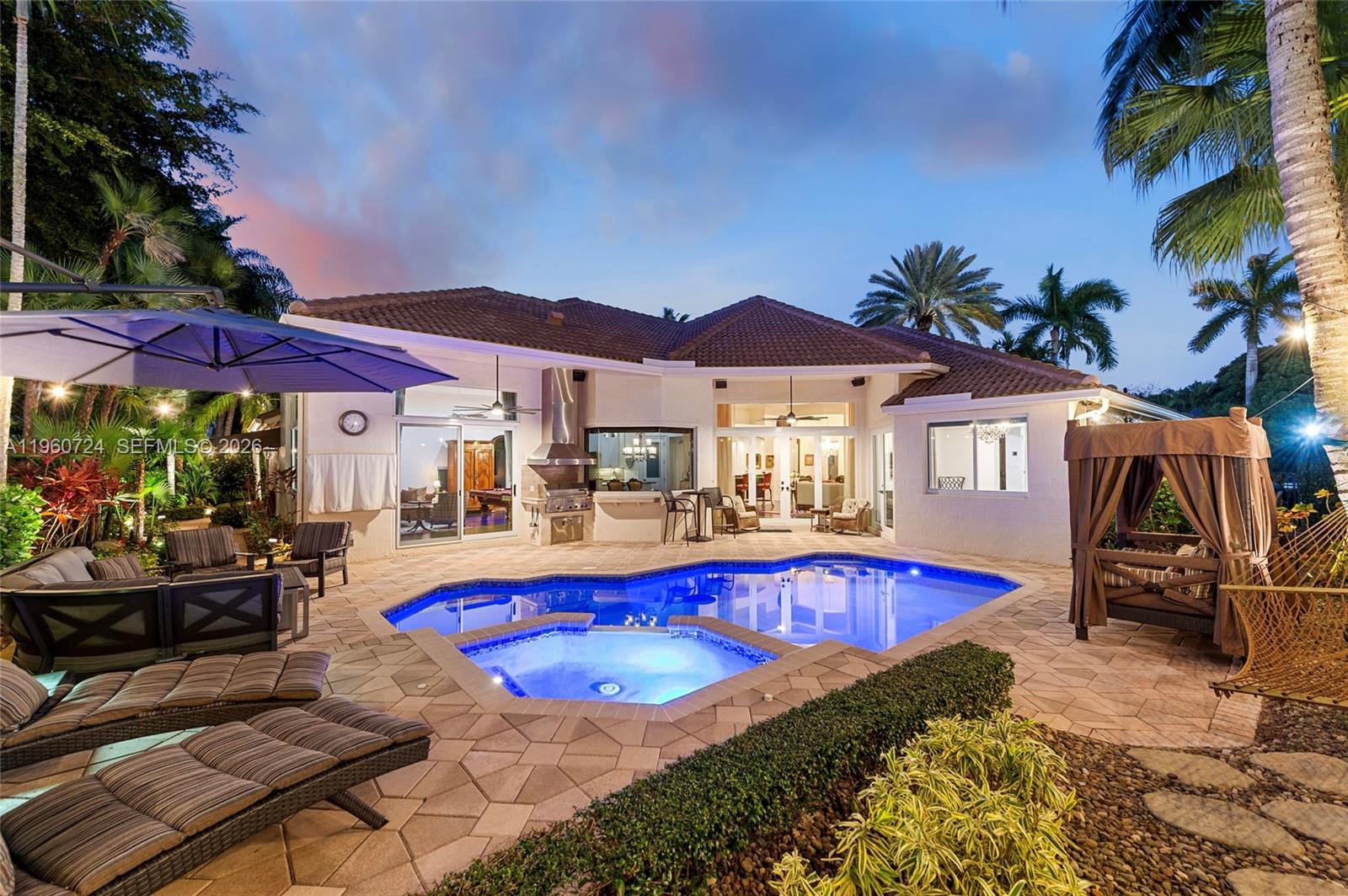 2567 Montclaire Cir