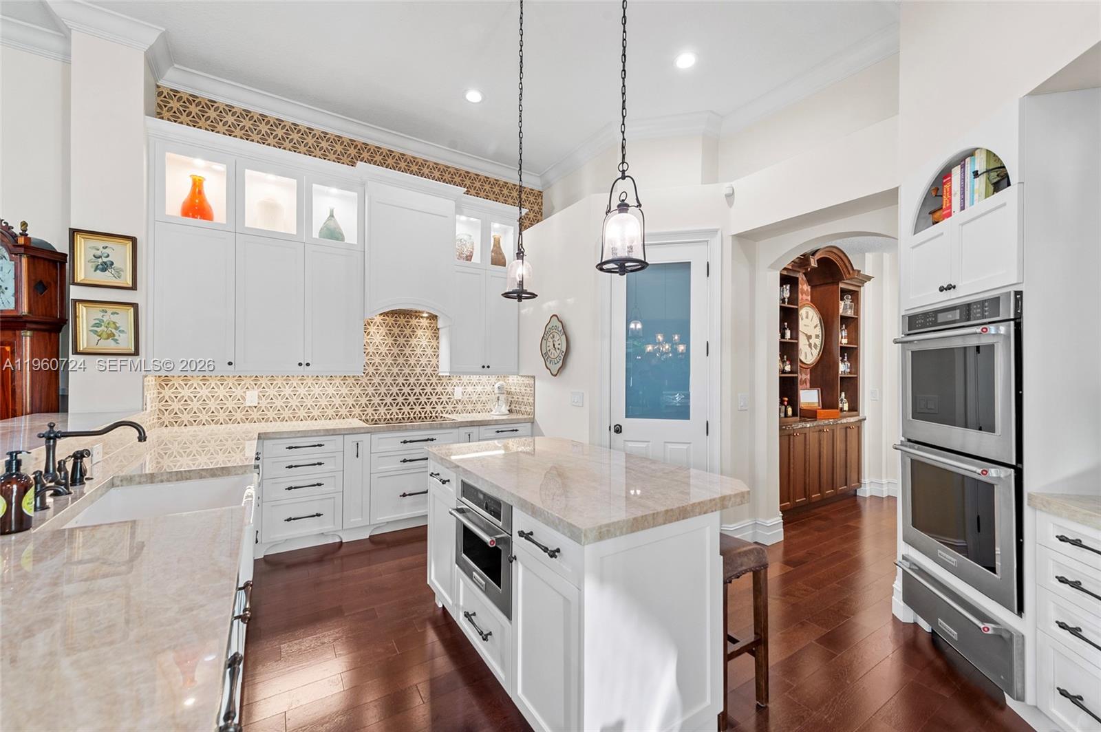 2567 Montclaire Cir