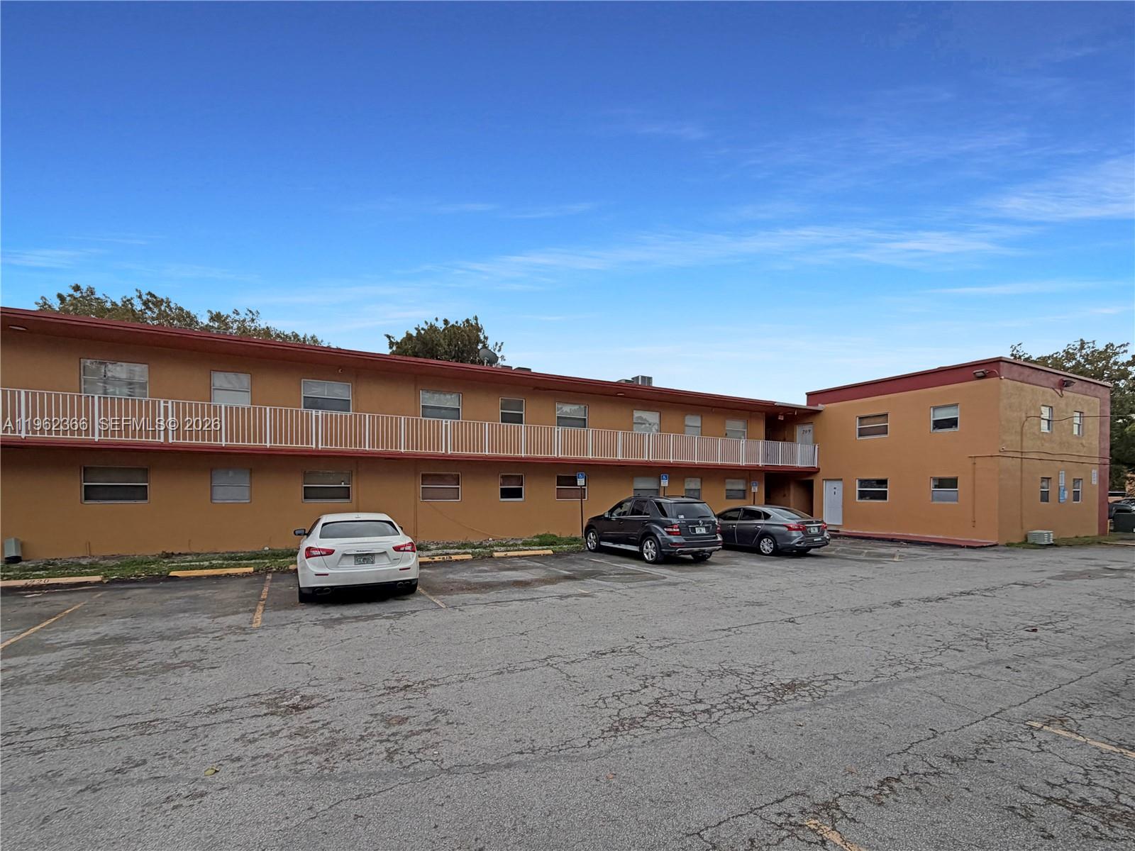 1245 W 24th St # 108