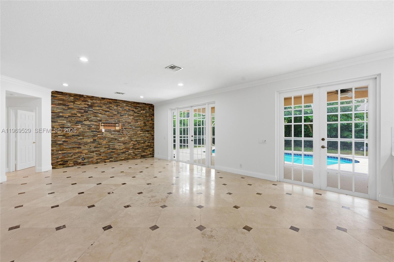 2455 Greenbrier Ct