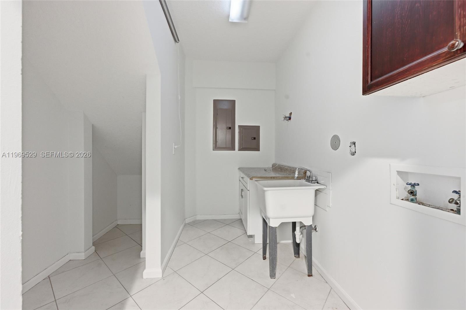 2455 Greenbrier Ct