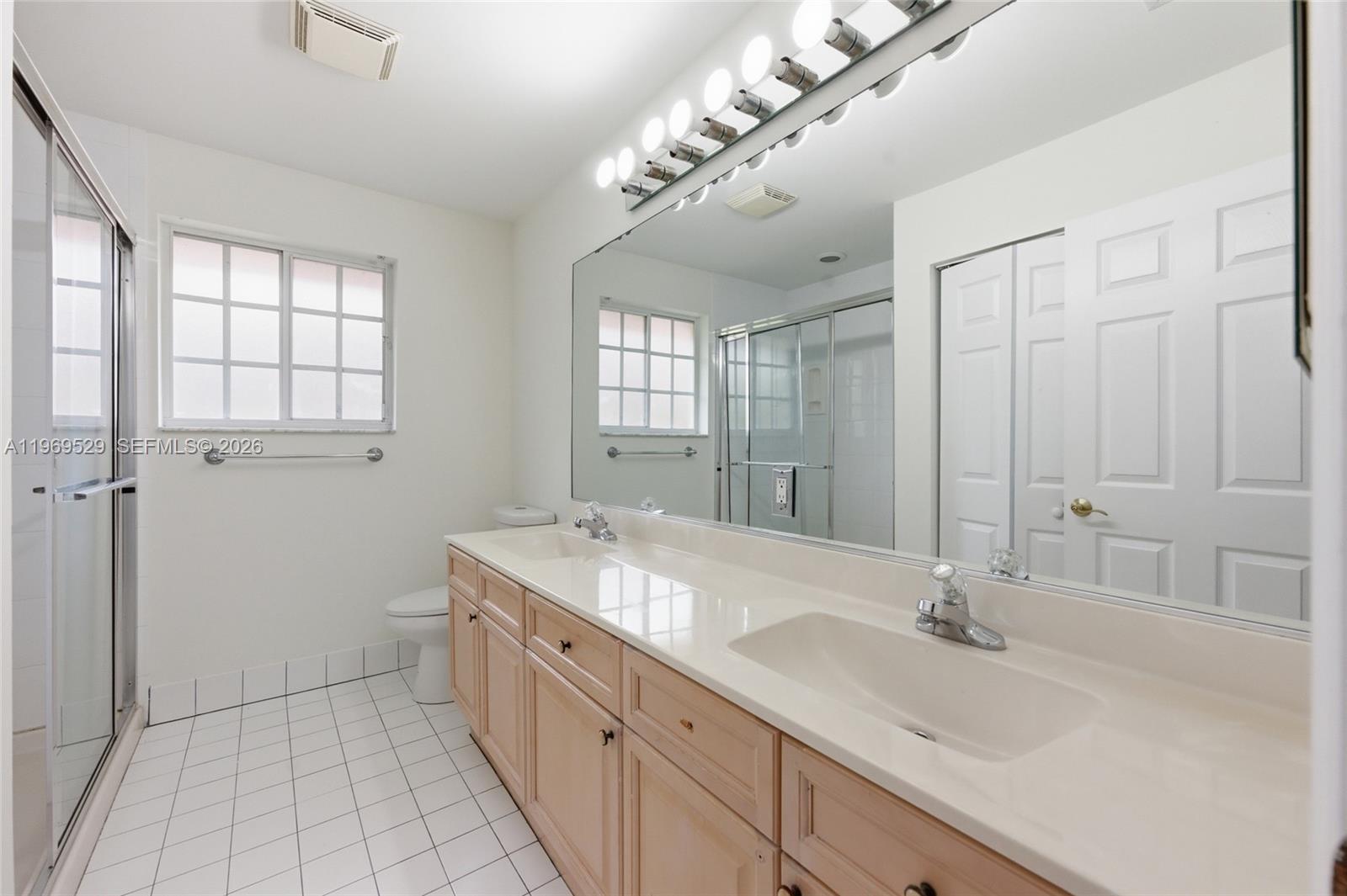 2455 Greenbrier Ct