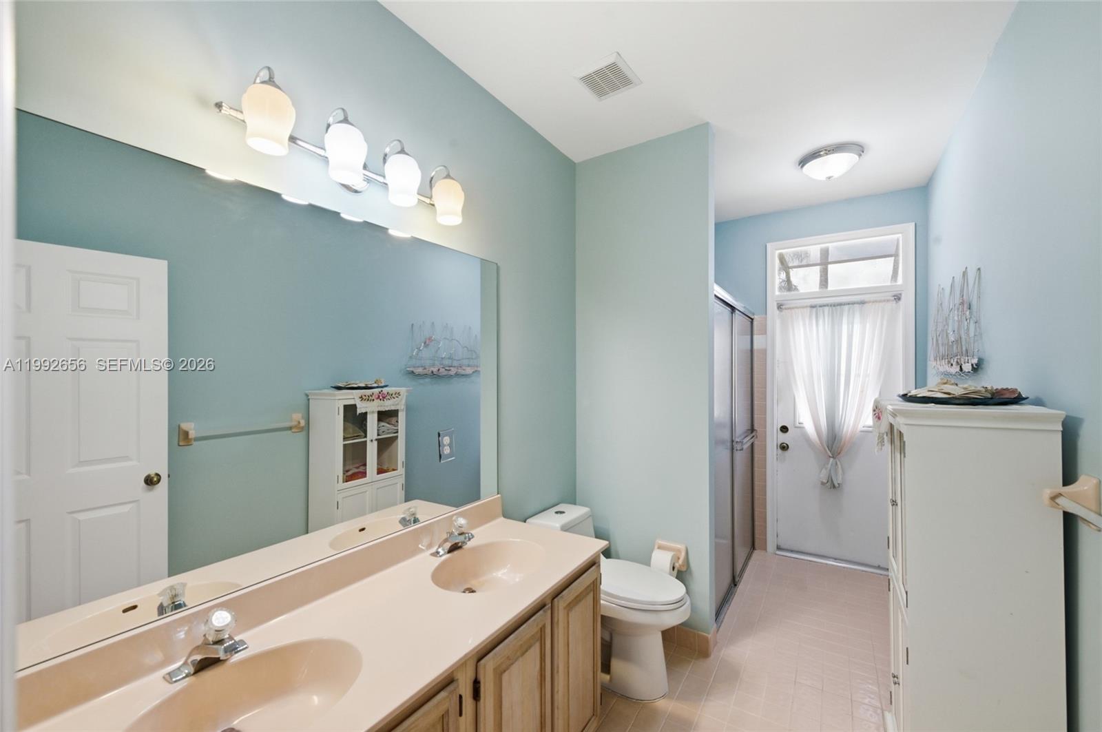 3038 Lakewood Dr
