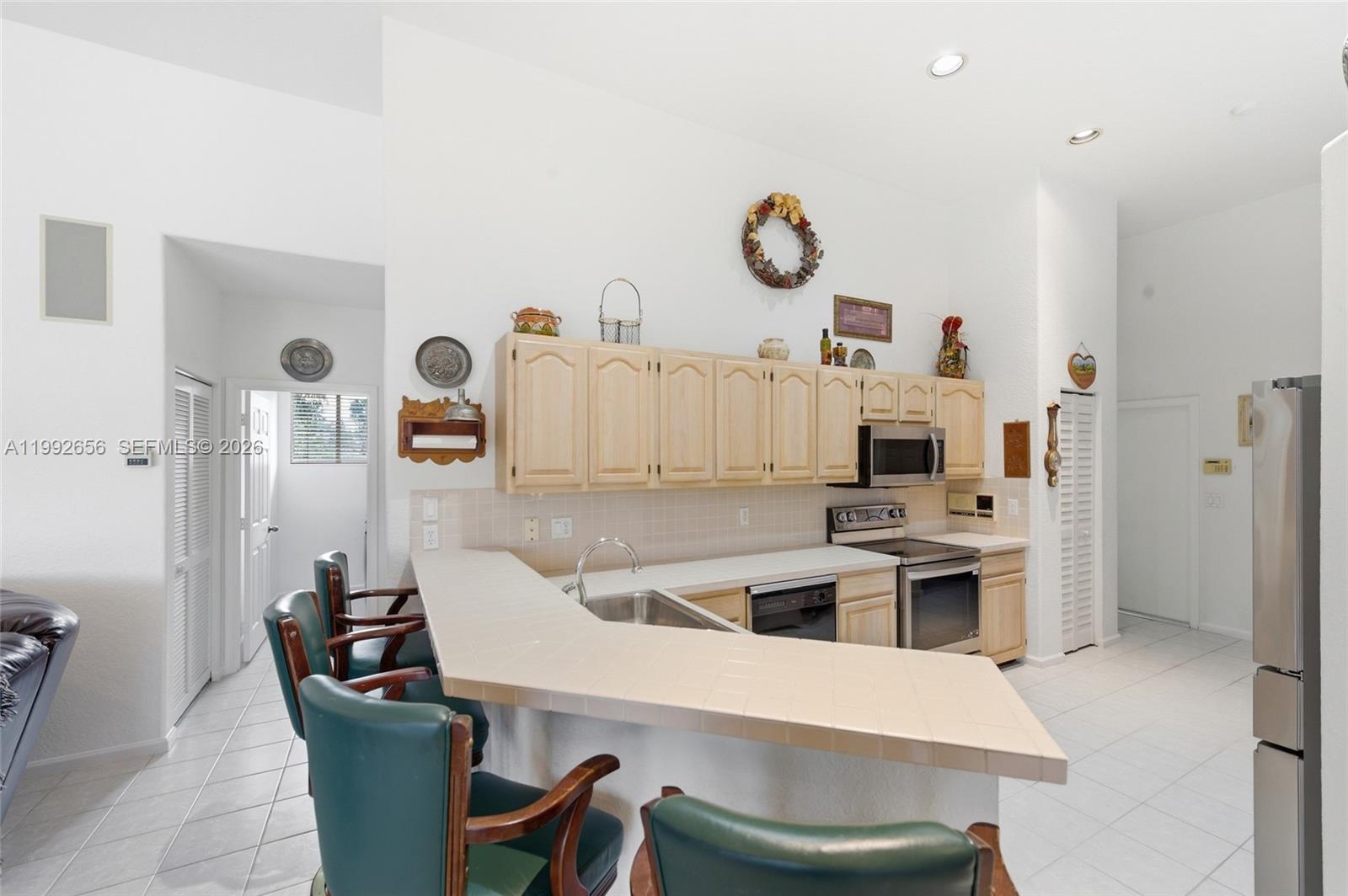 3038 Lakewood Dr