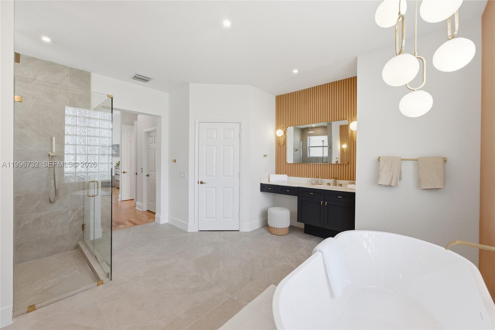 1783 Victoria Pointe Cir
