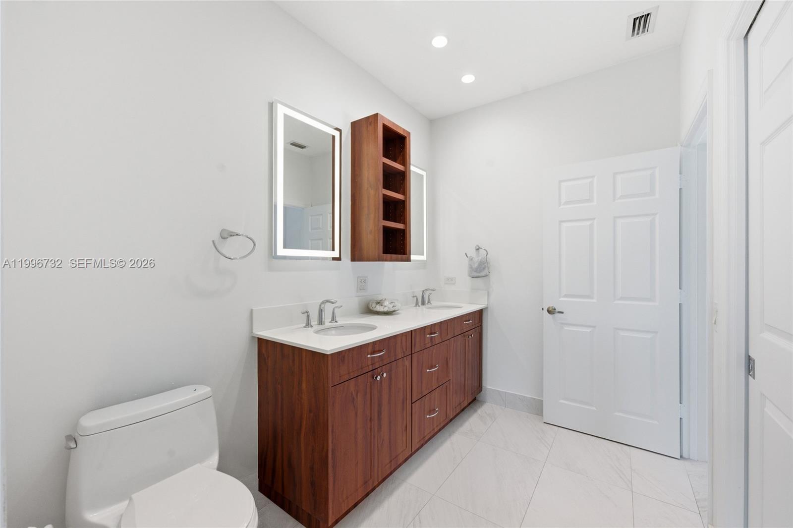 1783 Victoria Pointe Cir