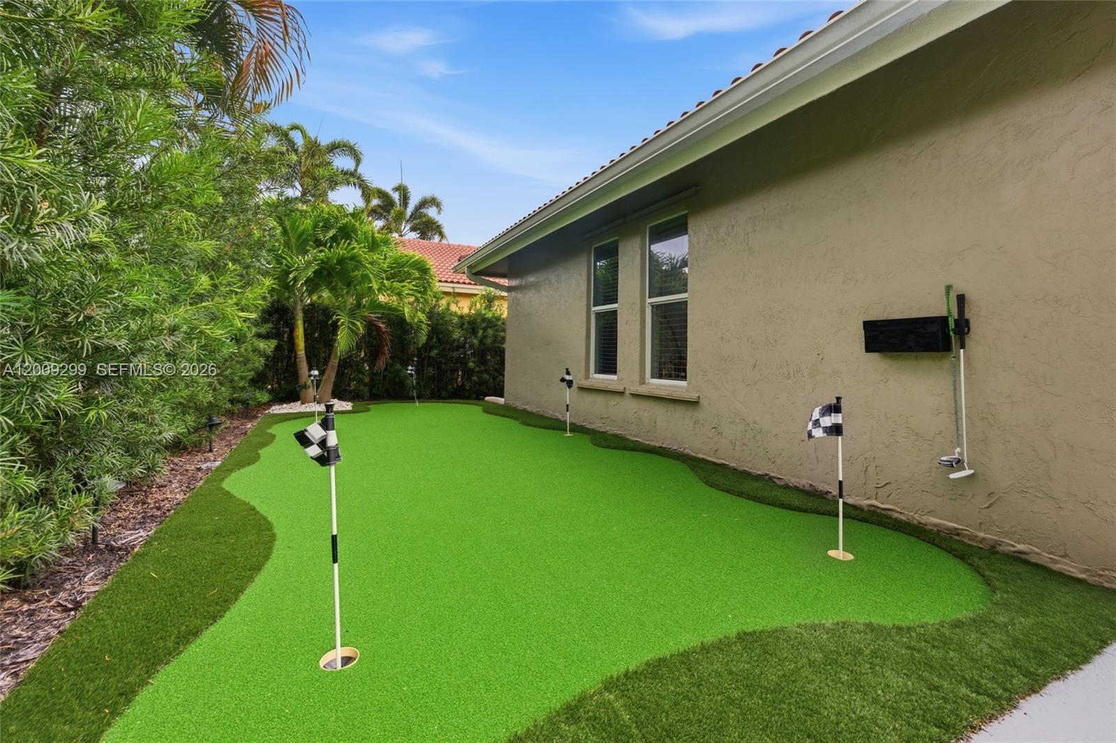 1135 Fairfax Ln