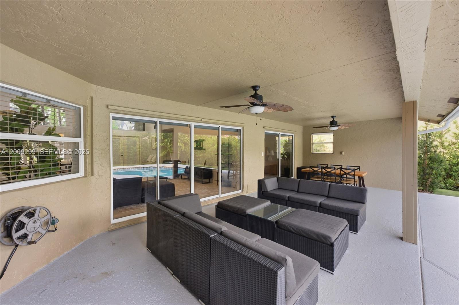 1135 Fairfax Ln