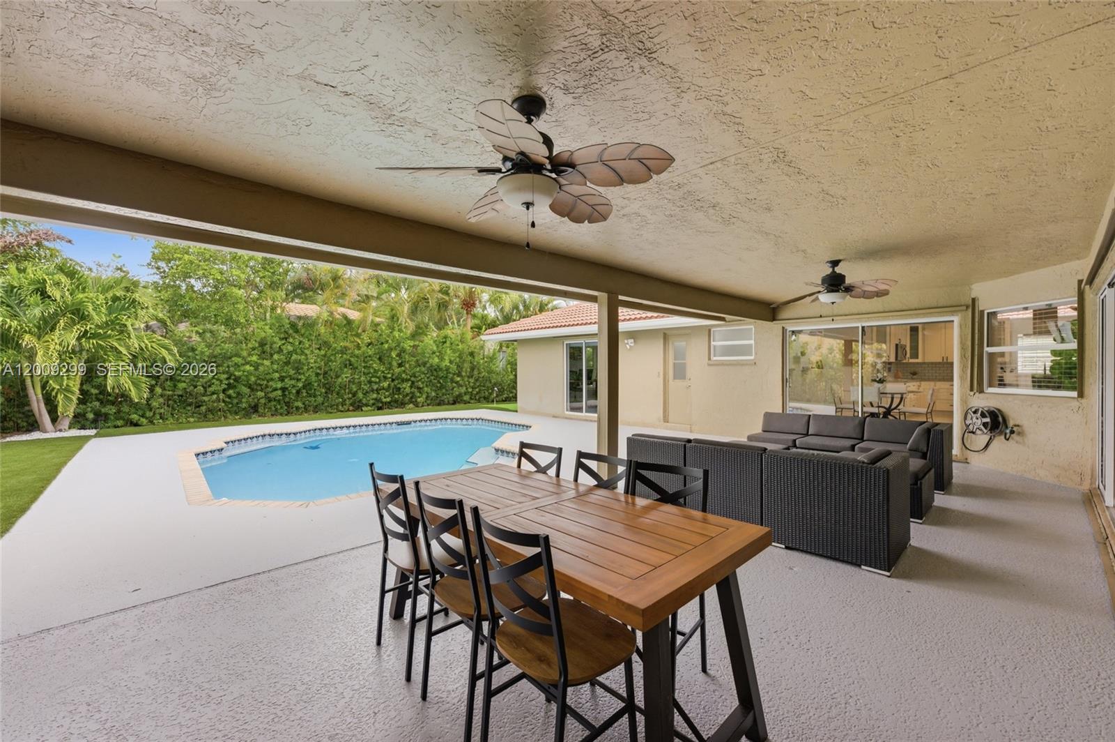 1135 Fairfax Ln