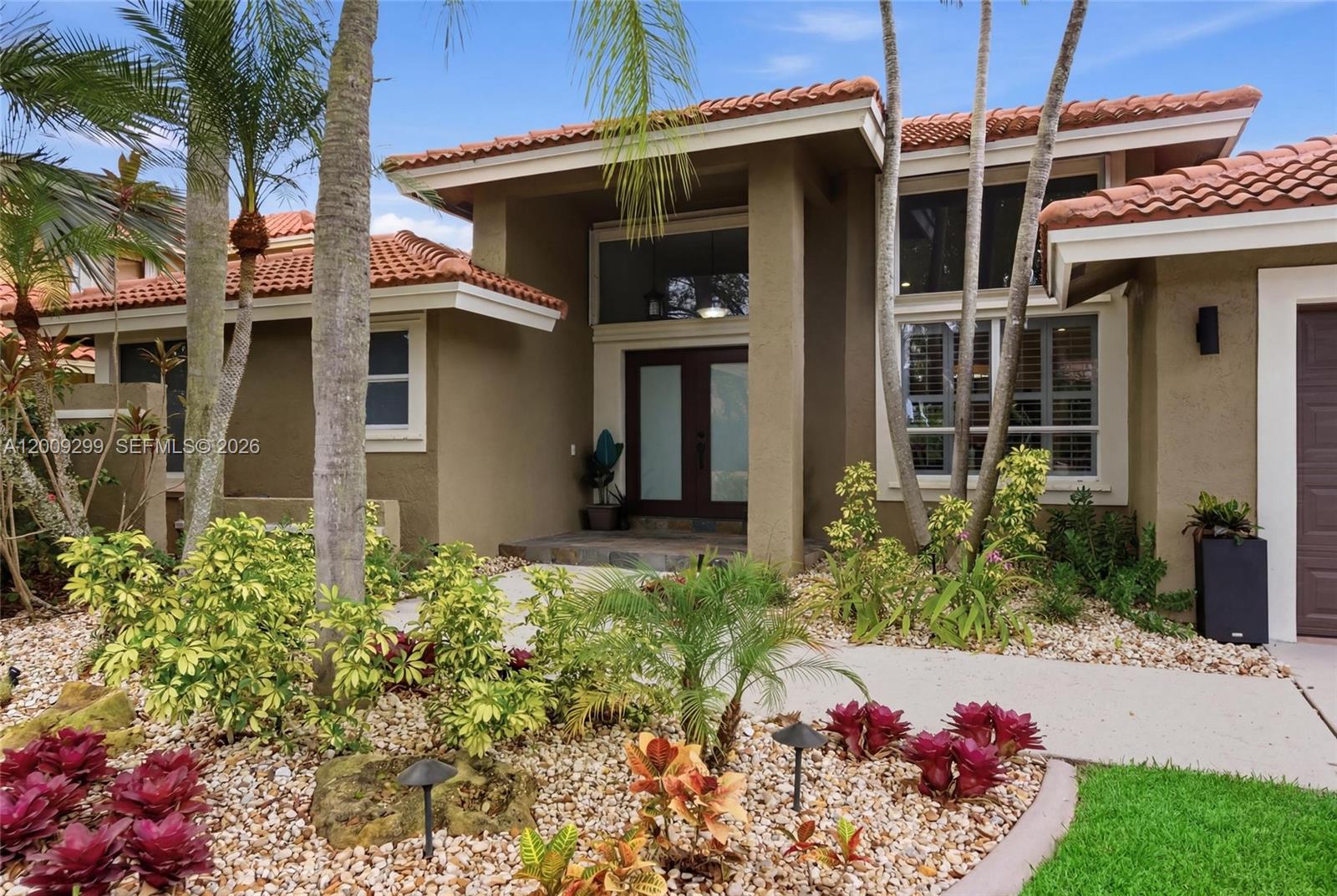 1135 Fairfax Ln