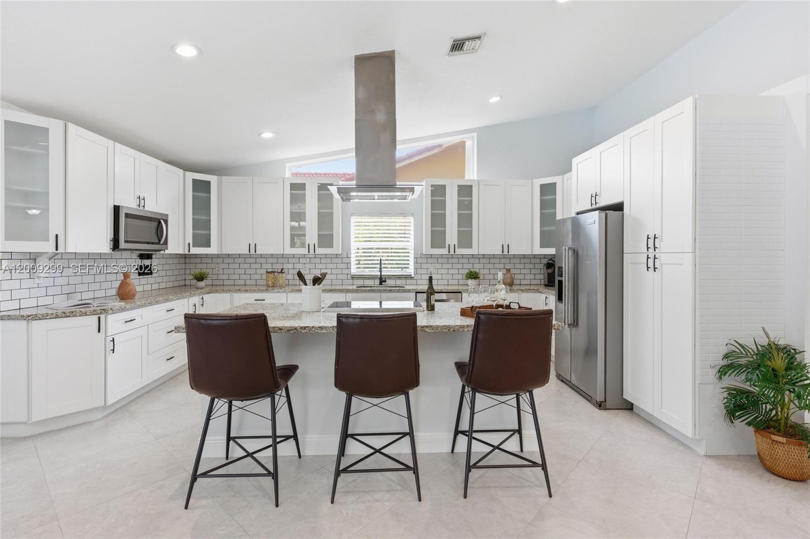 1135 Fairfax Ln