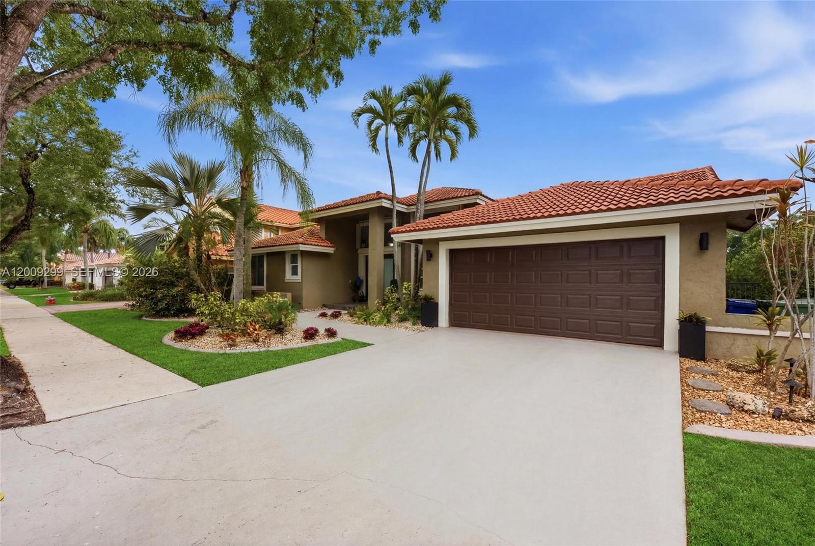 1135 Fairfax Ln