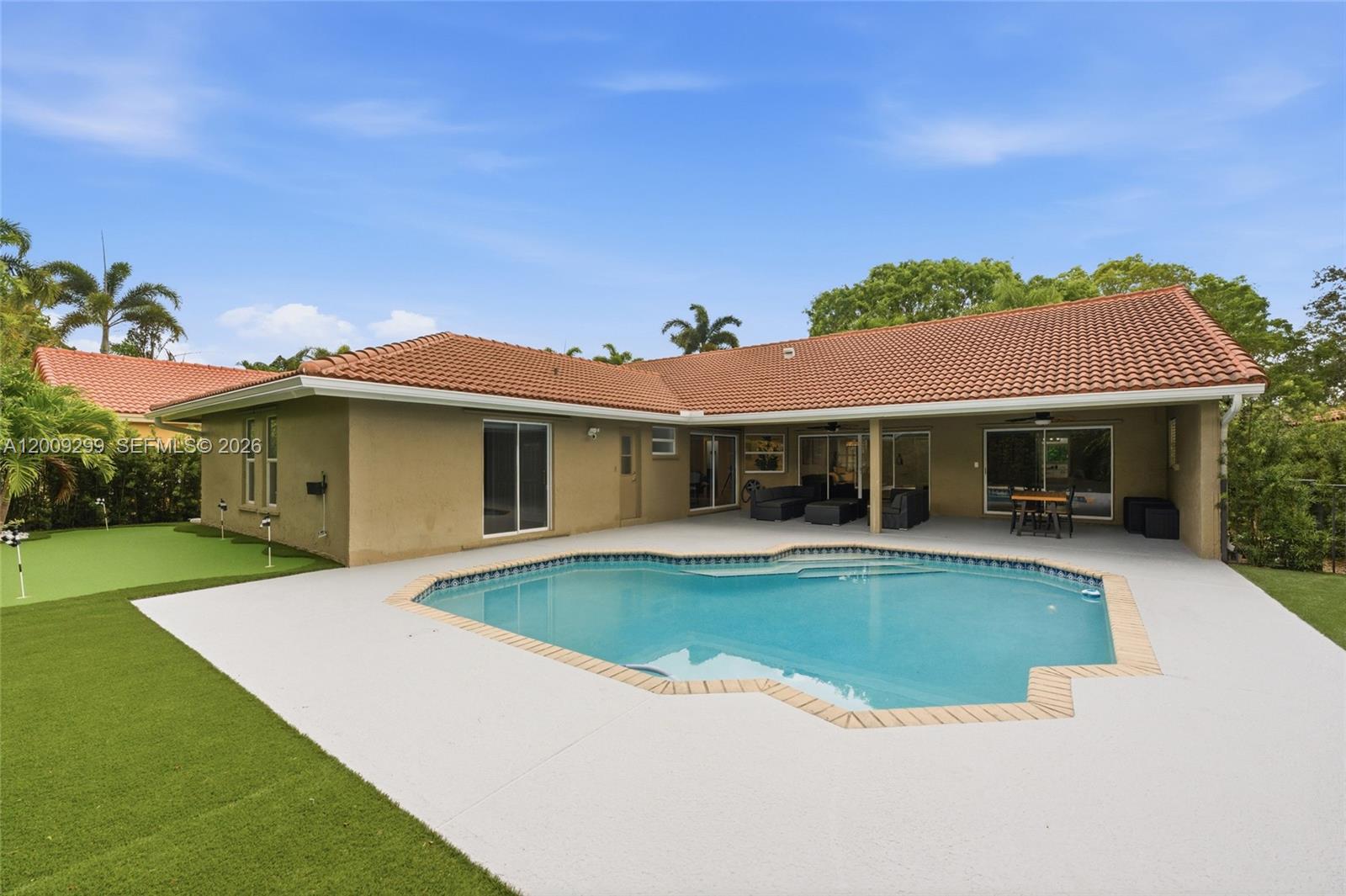 1135 Fairfax Ln
