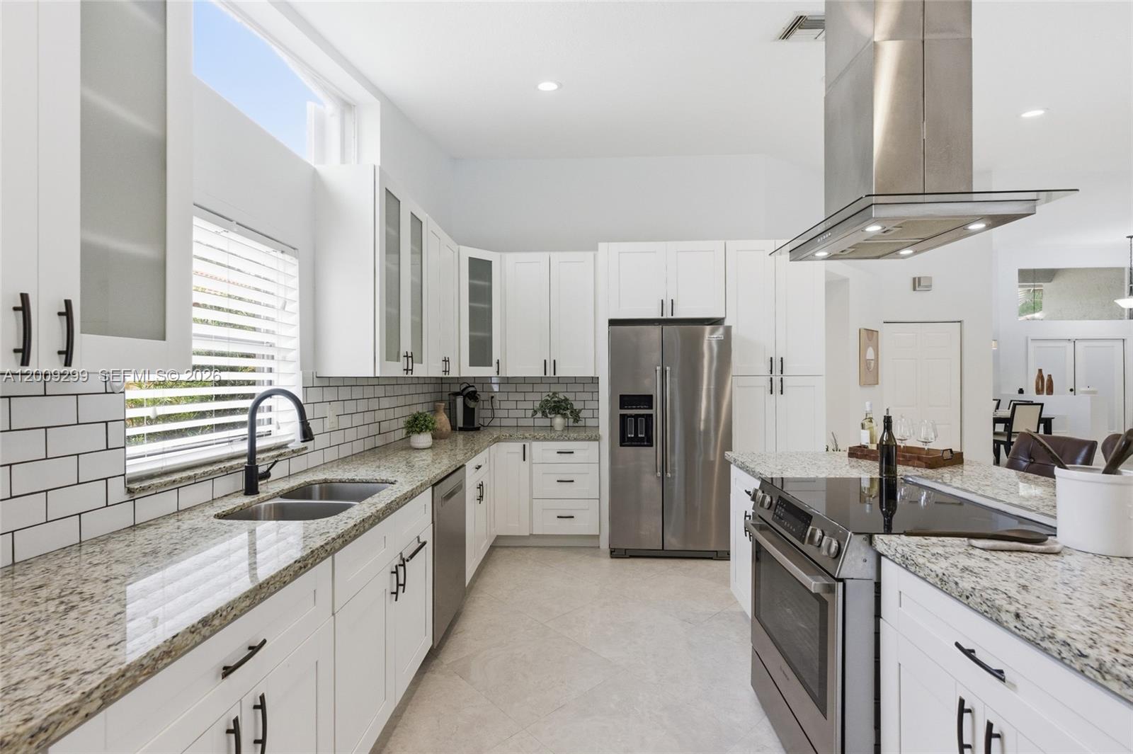 1135 Fairfax Ln