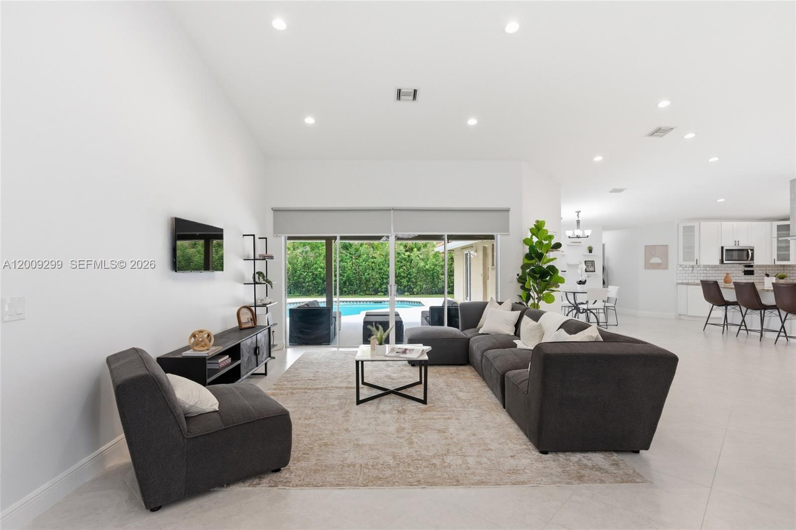 1135 Fairfax Ln