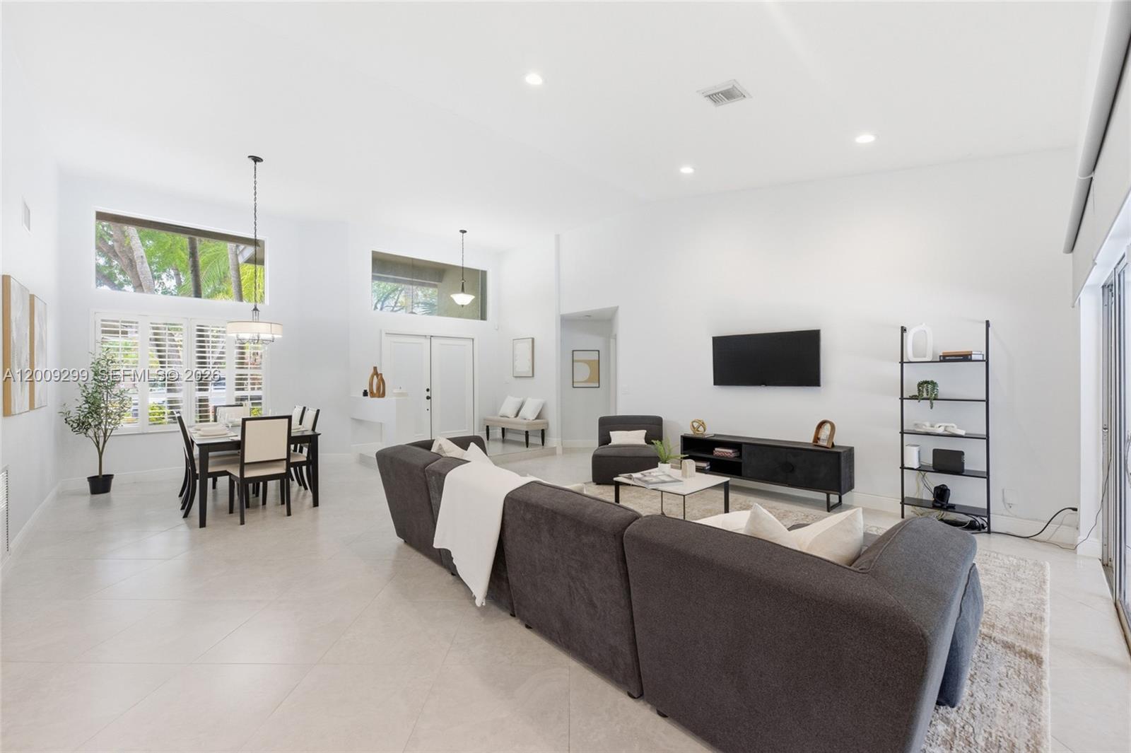 1135 Fairfax Ln