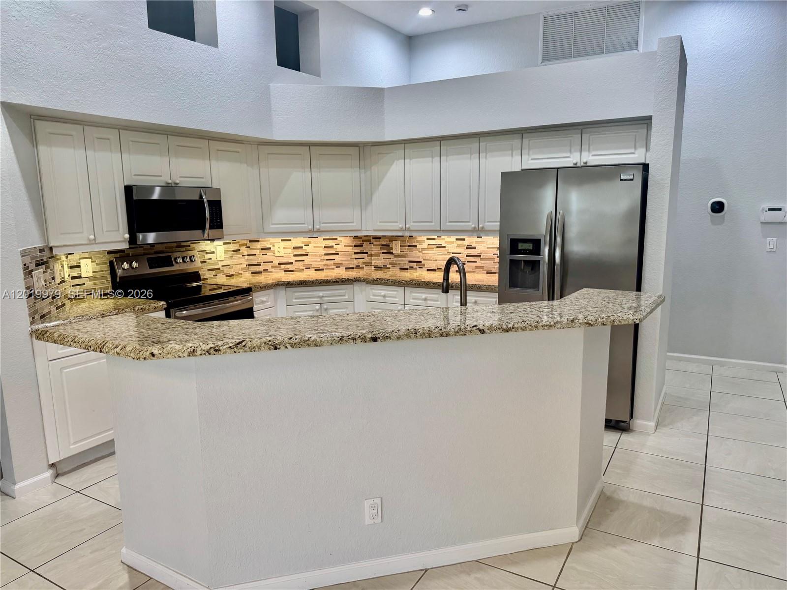 2525 Bay Pointe Ct