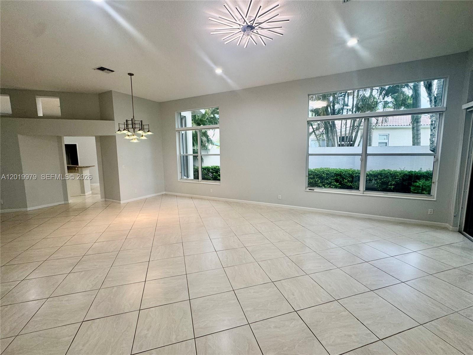 2525 Bay Pointe Ct
