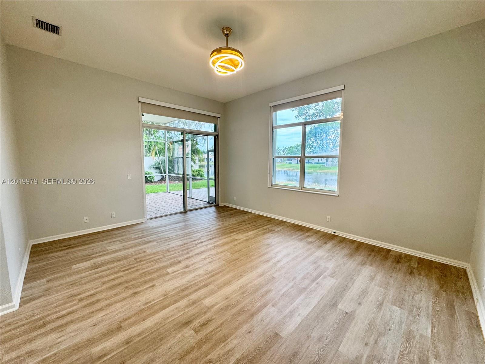 2525 Bay Pointe Ct
