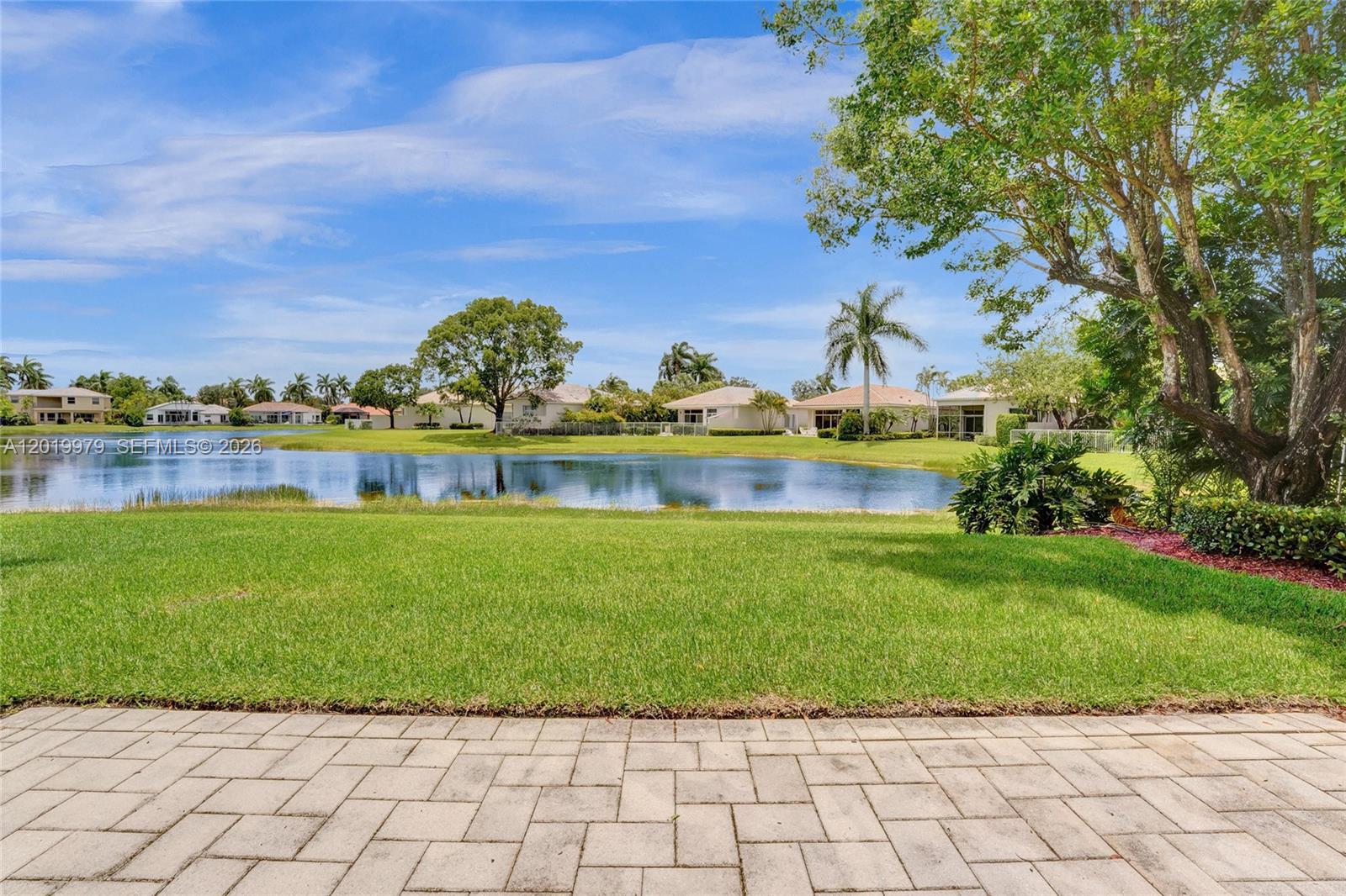 2525 Bay Pointe Ct