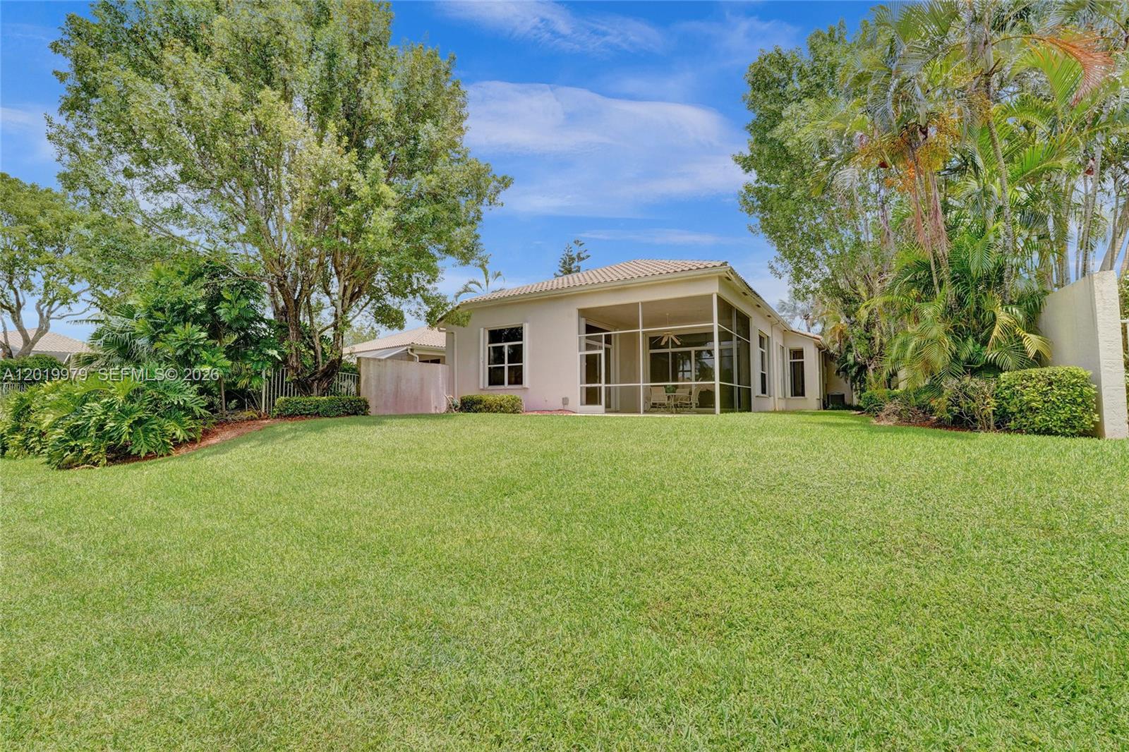 2525 Bay Pointe Ct