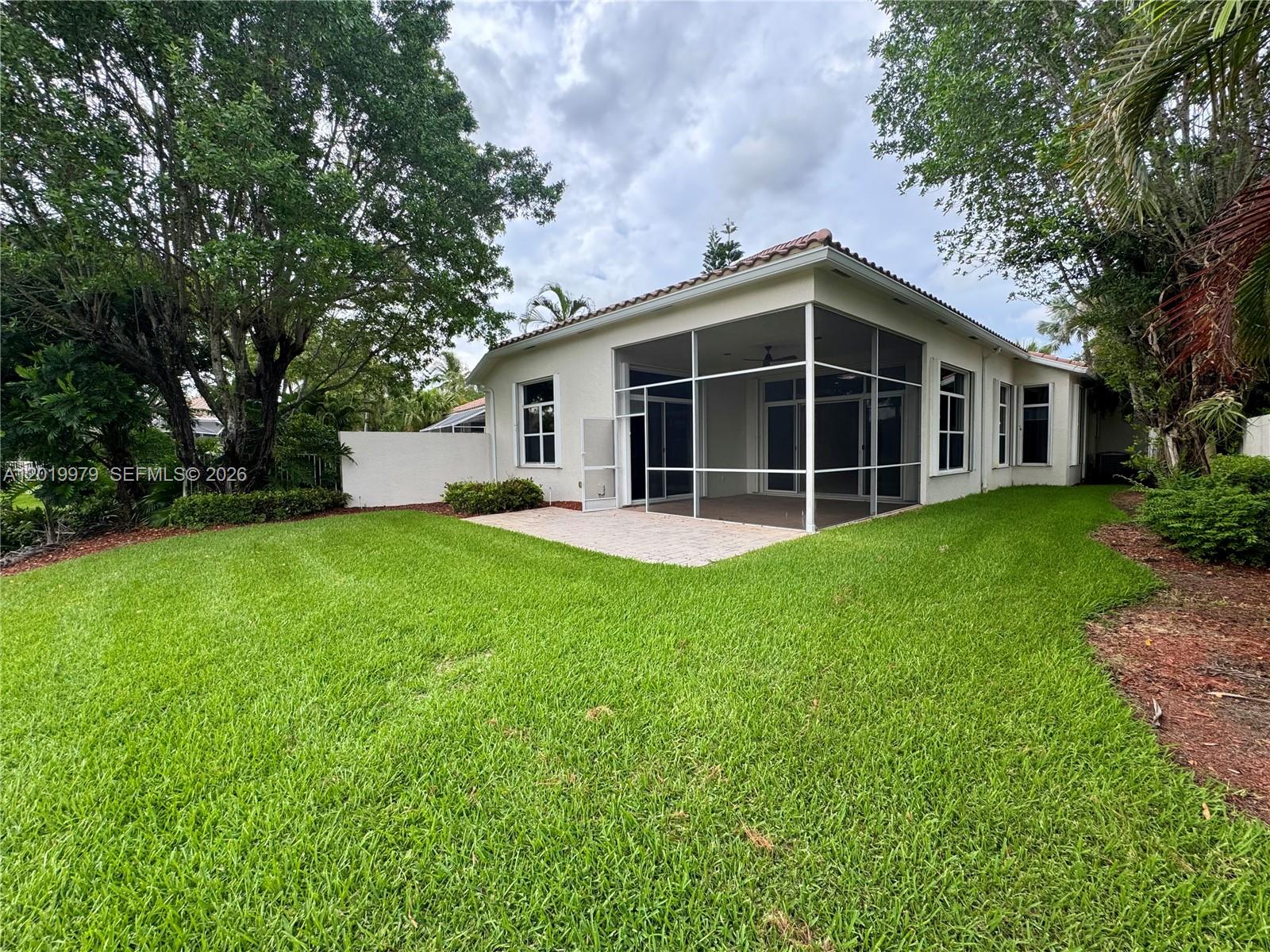 2525 Bay Pointe Ct