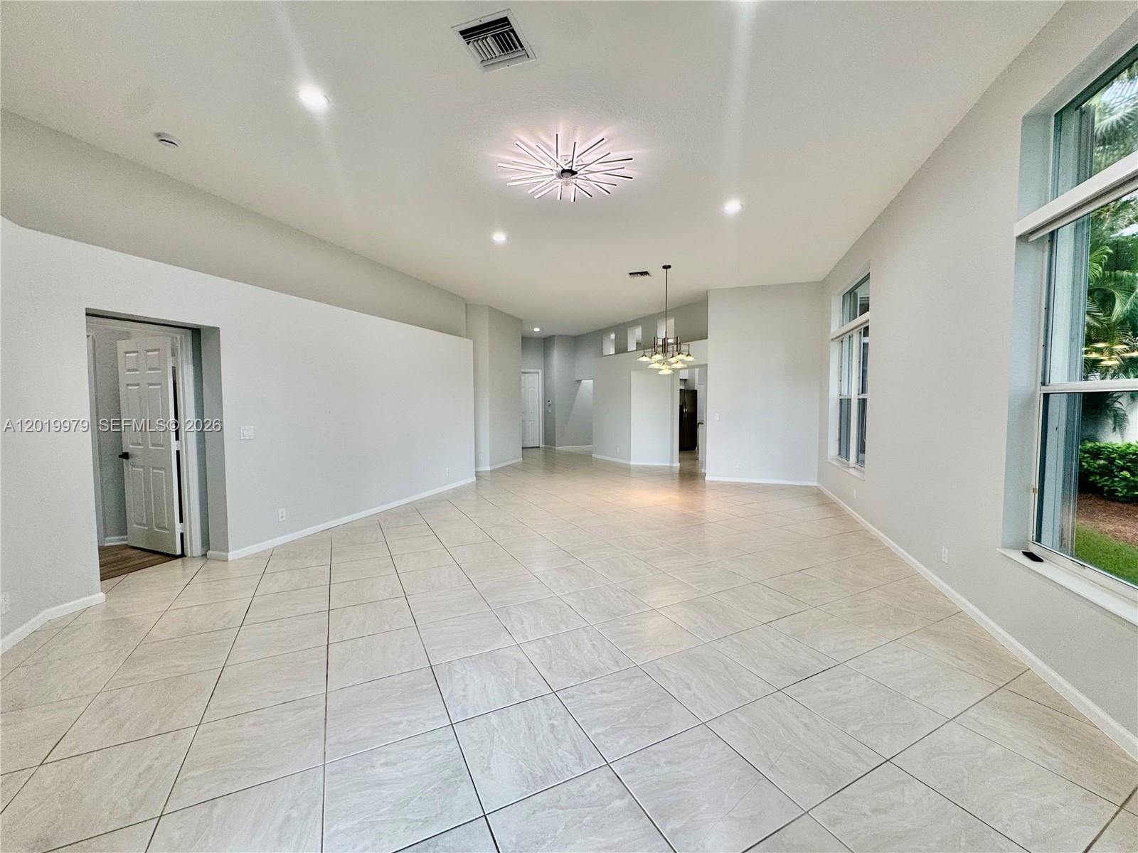 2525 Bay Pointe Ct