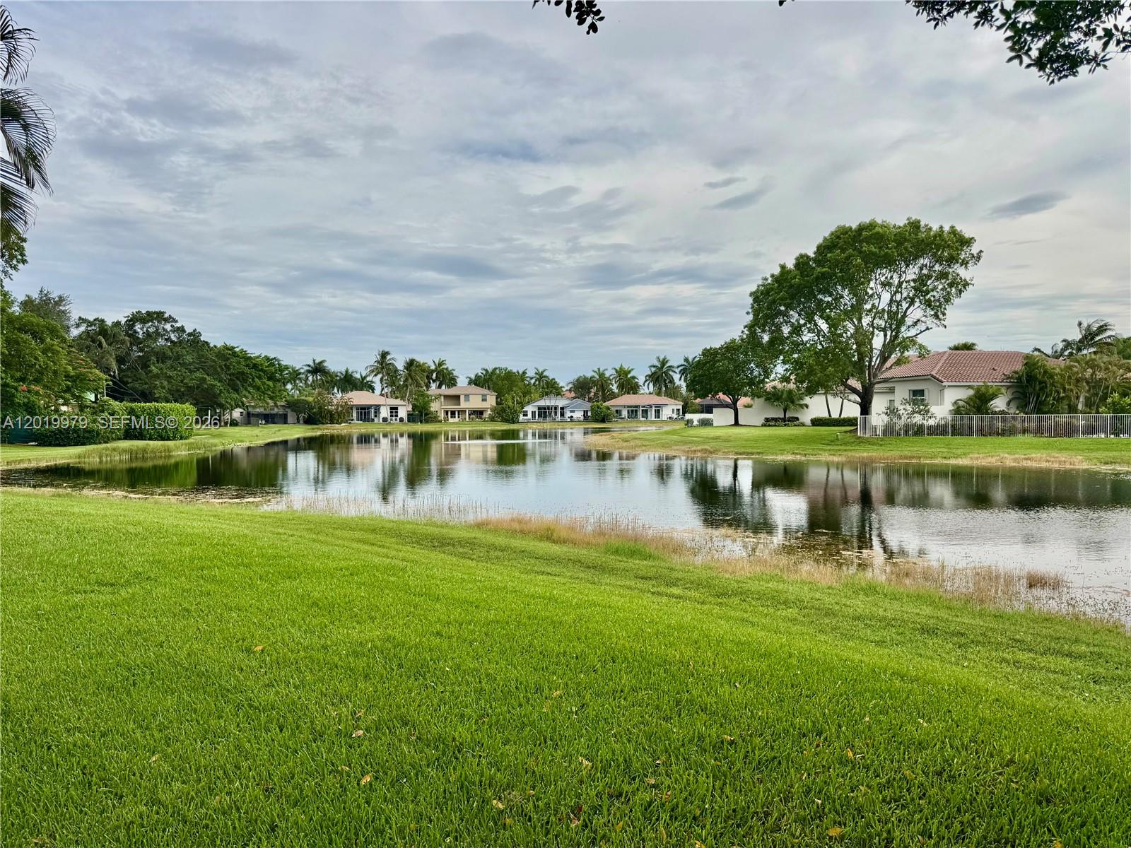 2525 Bay Pointe Ct