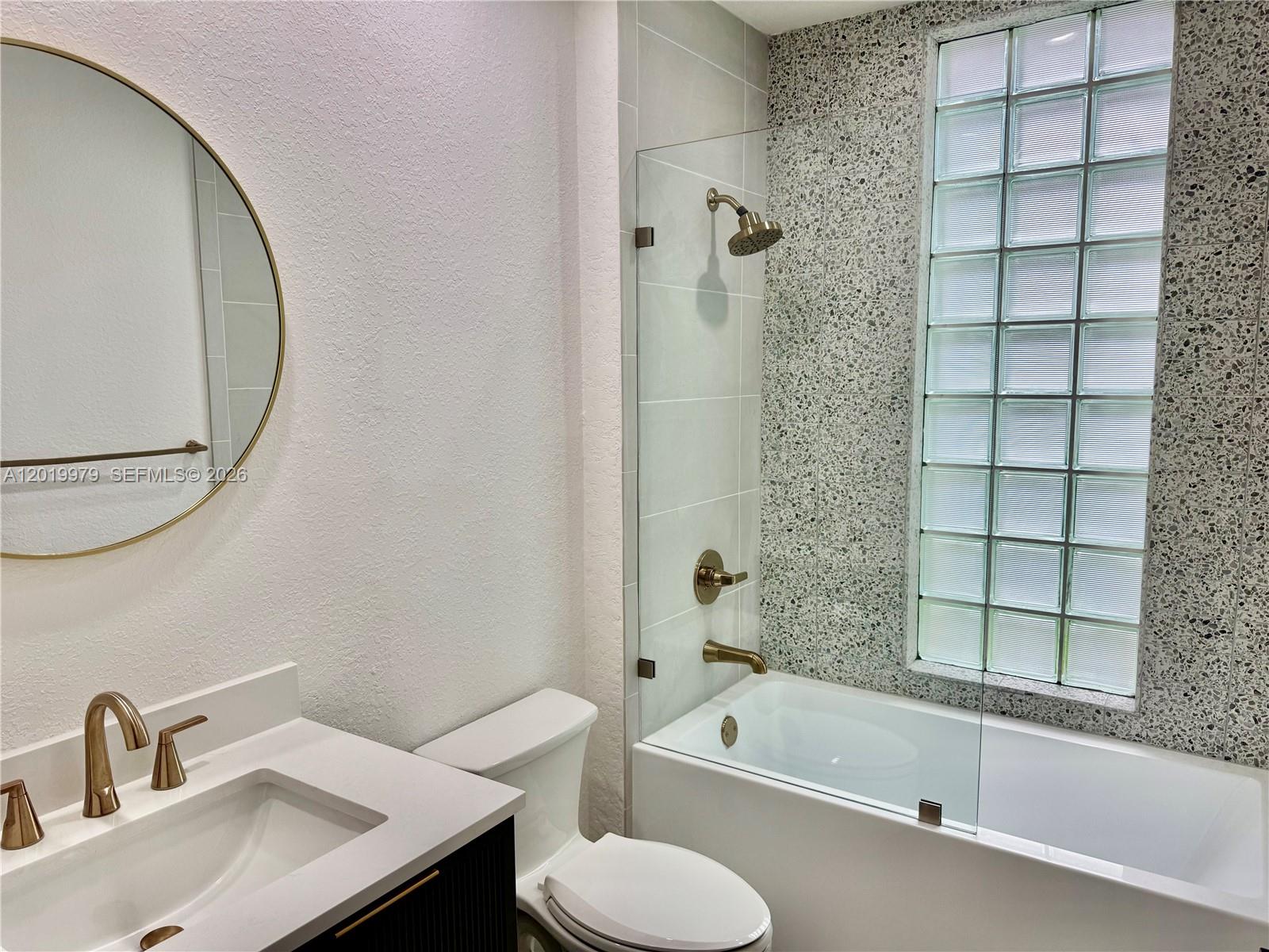2525 Bay Pointe Ct