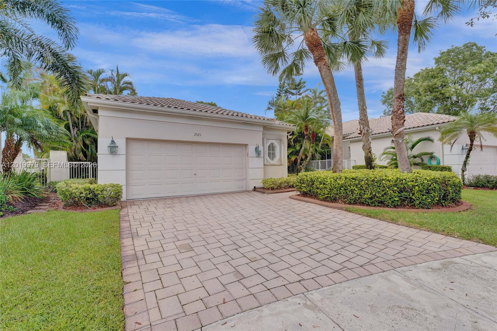 2525 Bay Pointe Ct