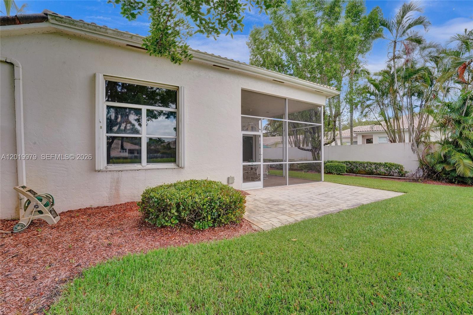 2525 Bay Pointe Ct