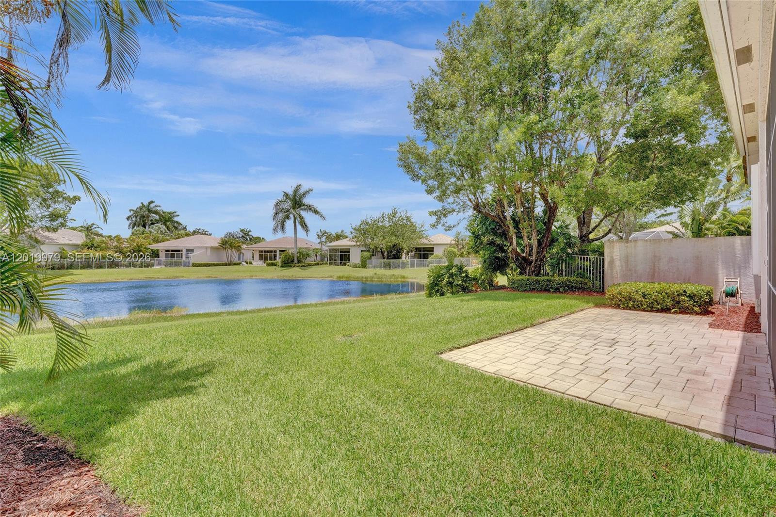 2525 Bay Pointe Ct