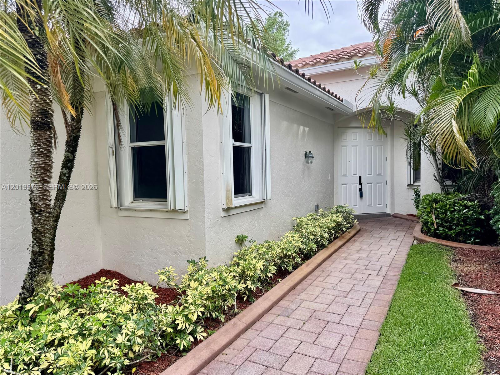 2525 Bay Pointe Ct