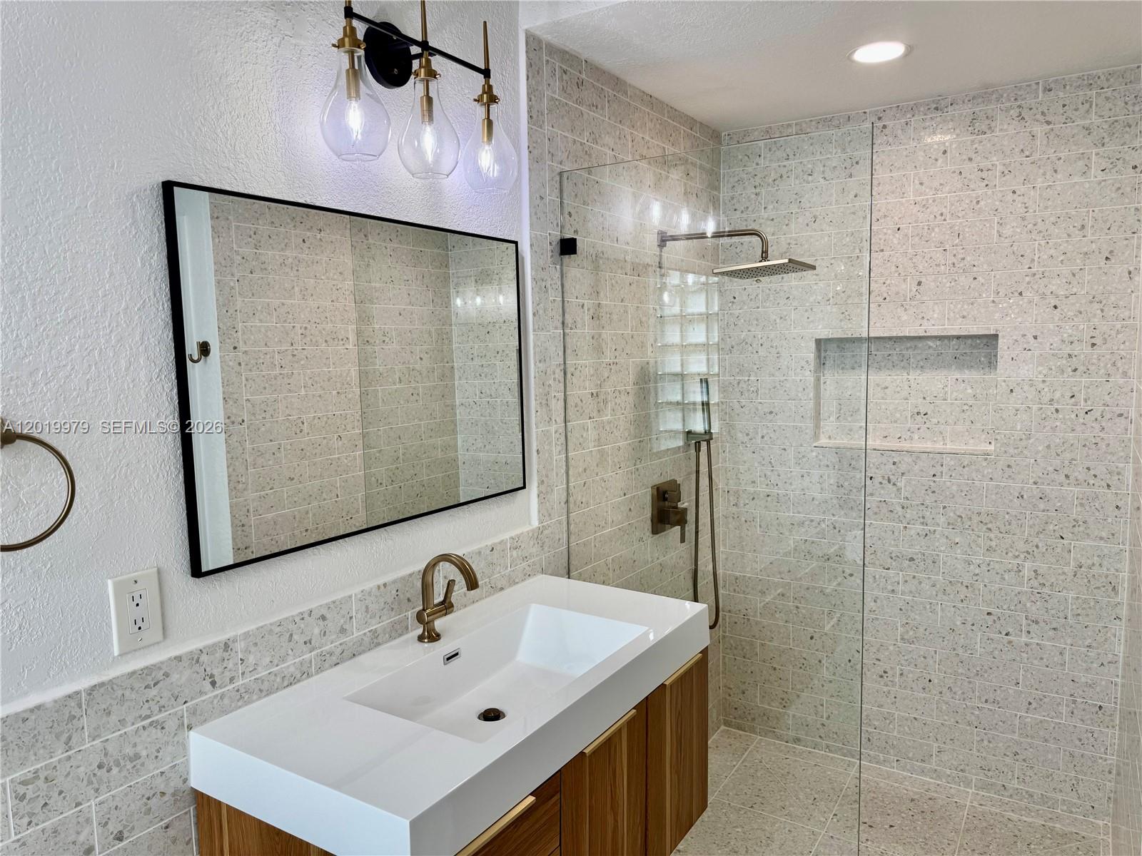 2525 Bay Pointe Ct